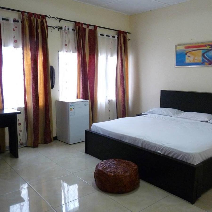 Maryland Guesthouse Monrovia Zewnętrze zdjęcie